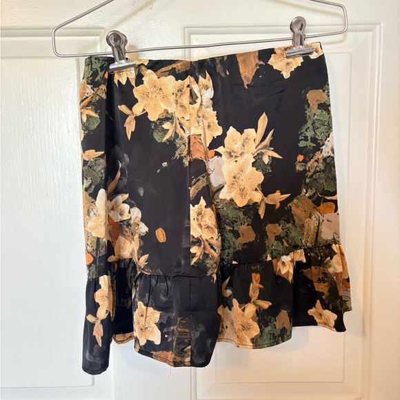 Vestique Night Changes Two Piece Skirt Set - Picture 4 of 5